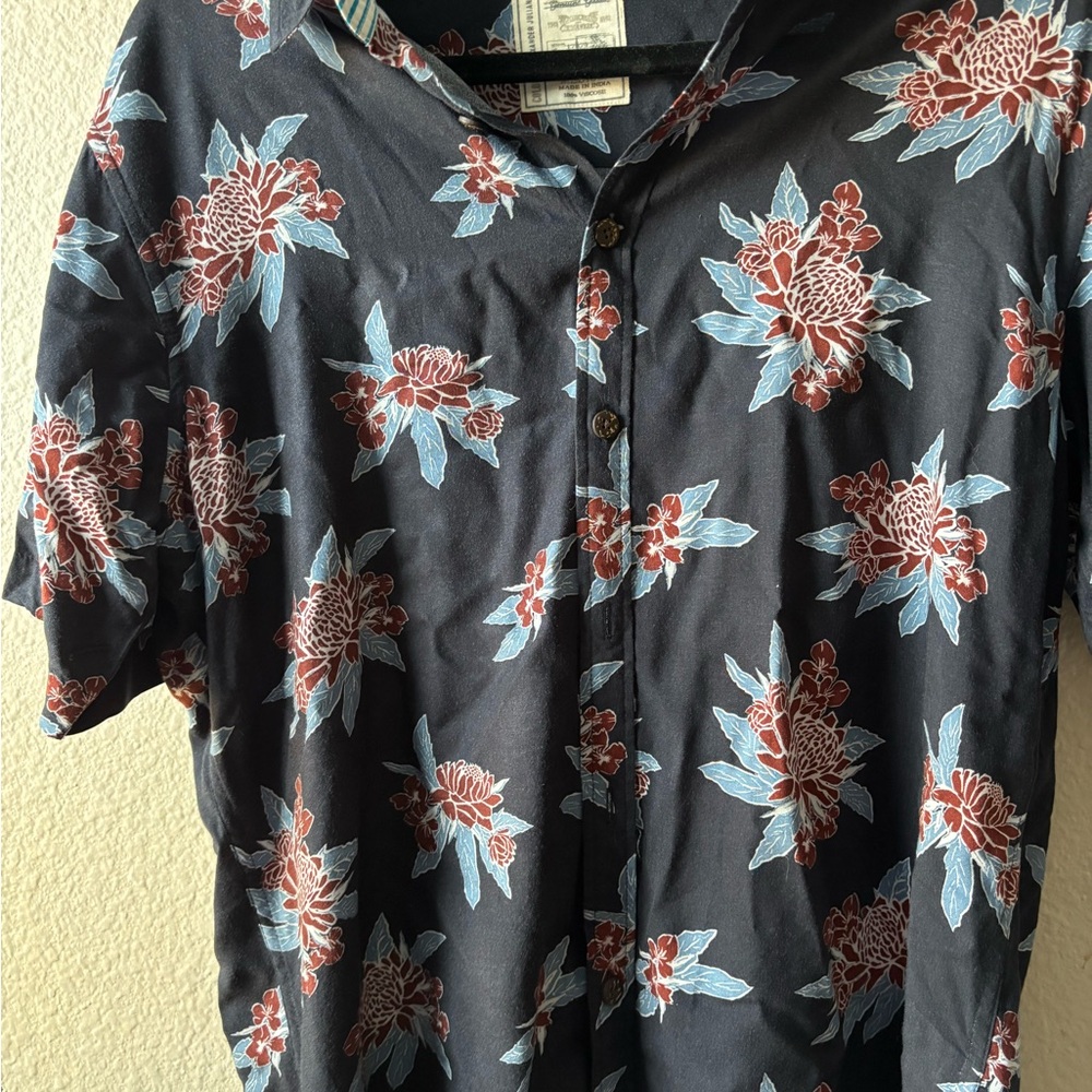 Alexander Julian T Shirt Size M Colors Multicolor Print Vintage